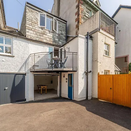 Nyaraló 7 The Plosh *